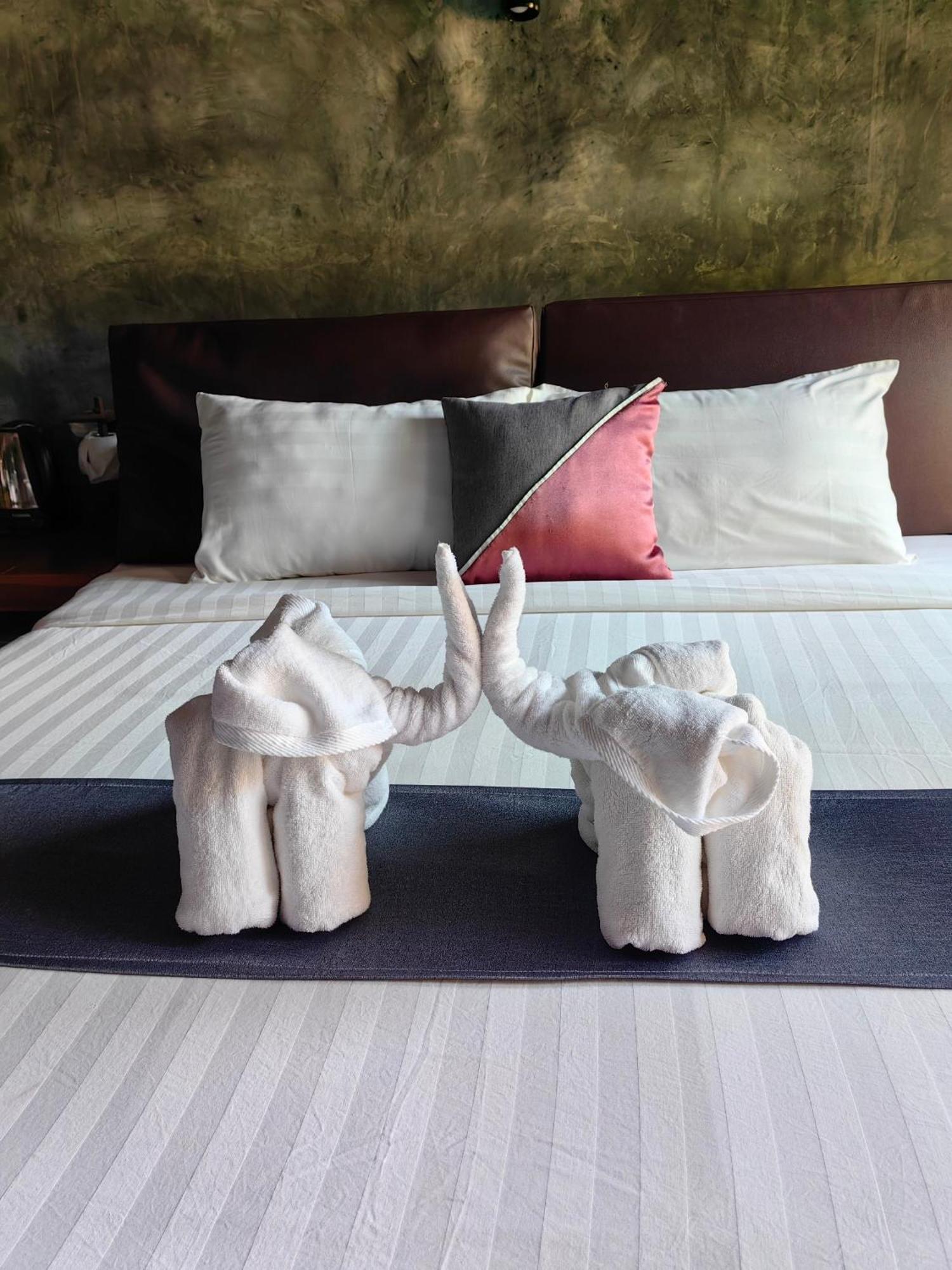 Keeree Loft Resort Thong Pha Phum Luaran gambar