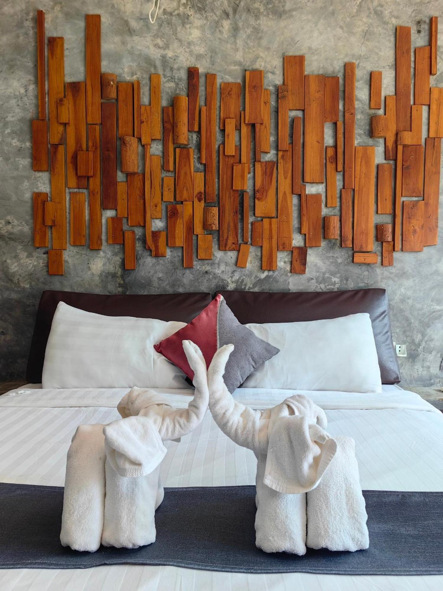 Keeree Loft Resort Thong Pha Phum Luaran gambar
