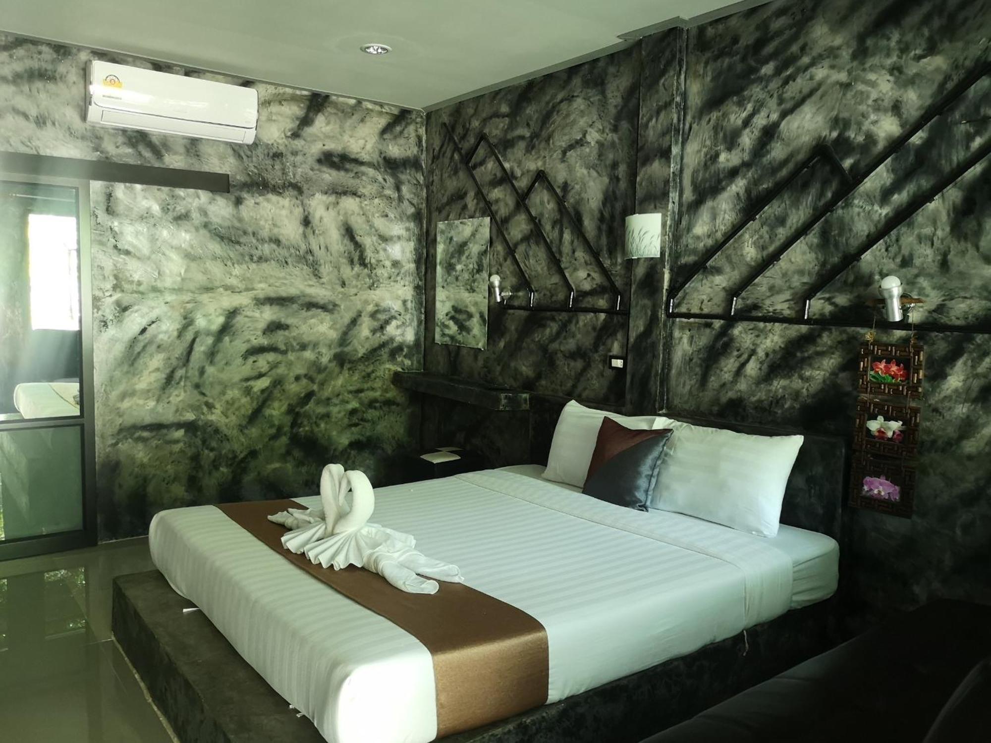 Keeree Loft Resort Thong Pha Phum Luaran gambar