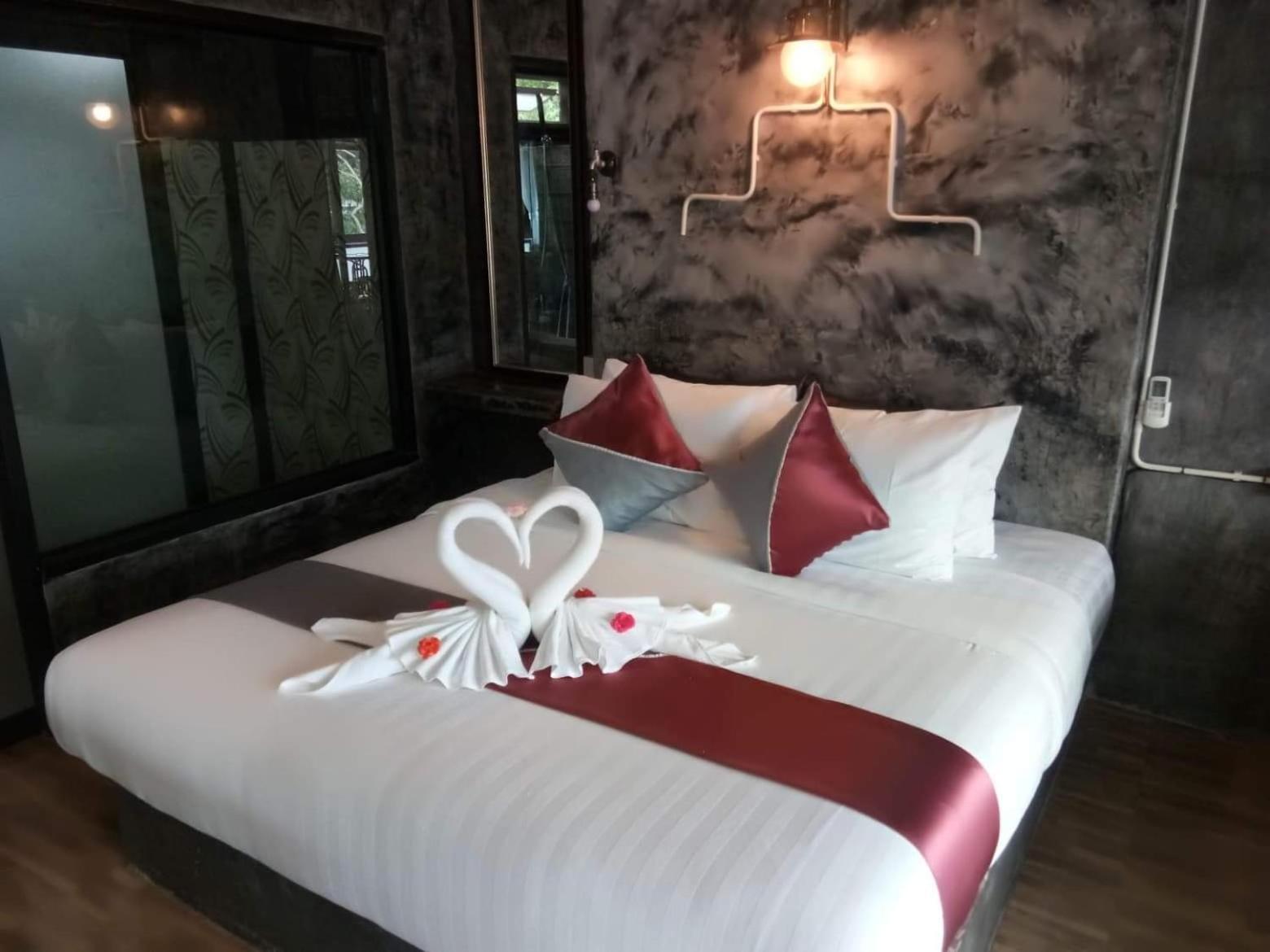 Keeree Loft Resort Thong Pha Phum Luaran gambar